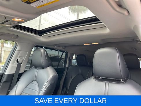 Used 2023 Toyota Highlander XLE FWD image 25