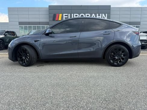 Used 2023 Tesla Model Y Long Range AWD/4WD image 2