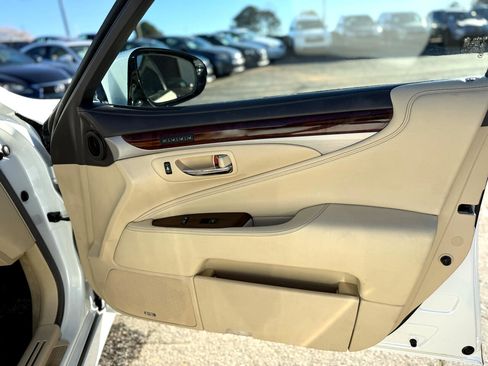 Used 2015 Lexus LS 460 Luxury image 40