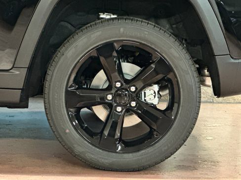 New 2025 Jeep Grand Cherokee Limited image 25