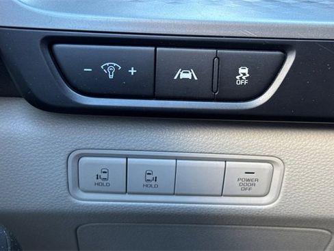 Used 2024 Kia Carnival LX image 40