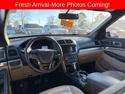Used 2018 Ford Explorer XLT w/ Equipment Group 202A image 9