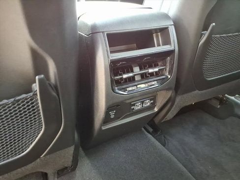 Used 2023 Jeep Grand Cherokee Altitude image 33