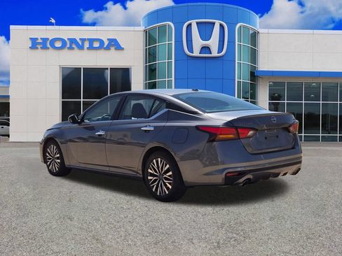 Used 2024 Nissan Altima 2.5 SV w/ SV Premium Package FWD image 5