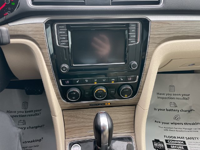 Used 2018 Volkswagen Passat 2.0T SE w/ SE Lighting Package FWD image 13
