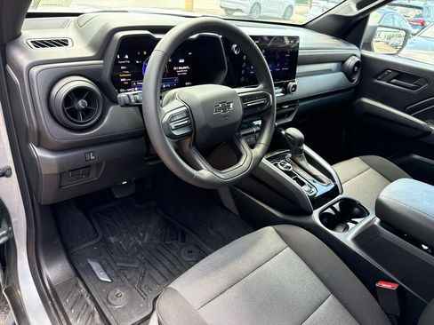 Used 2025 Chevrolet Colorado Trail Boss AWD/4WD image 19