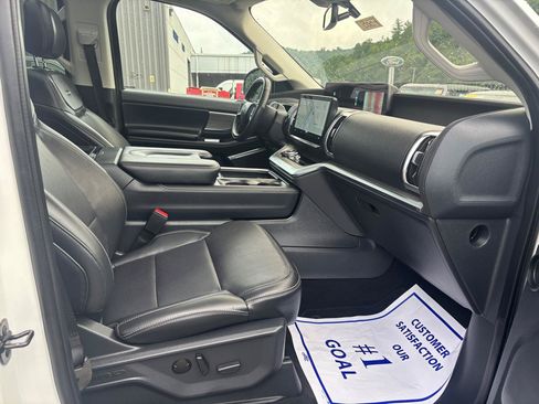 Used 2025 Ford Expedition Max Platinum w/ Driver's Package AWD/4WD image 15