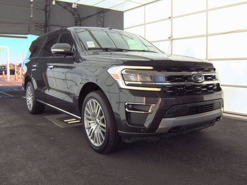Used 2023 Ford Expedition Max Limited image 3