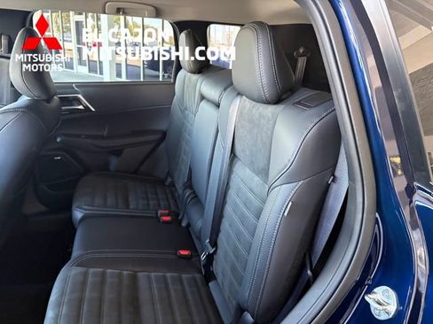 Used 2025 Mitsubishi Outlander SE image 13
