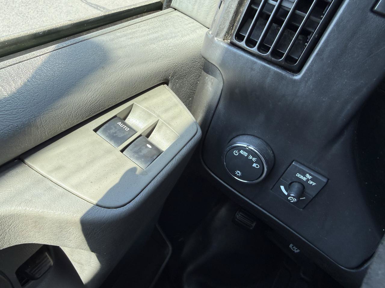 Used 2015 Chevrolet Express 2500 RWD image 18