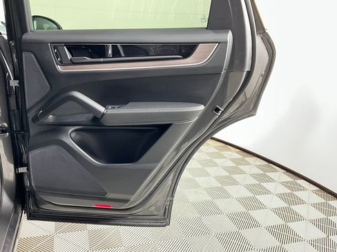 Used 2024 Porsche Cayenne Coupe image 24