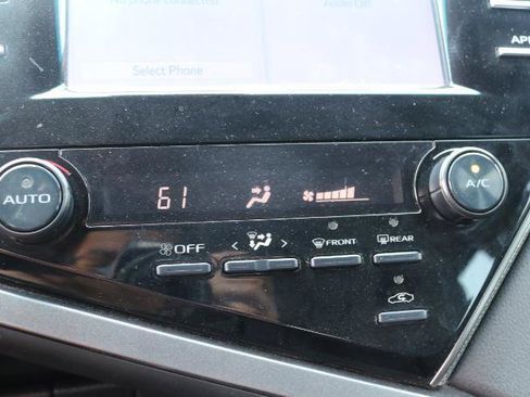 Used 2019 Toyota Camry SE FWD image 13