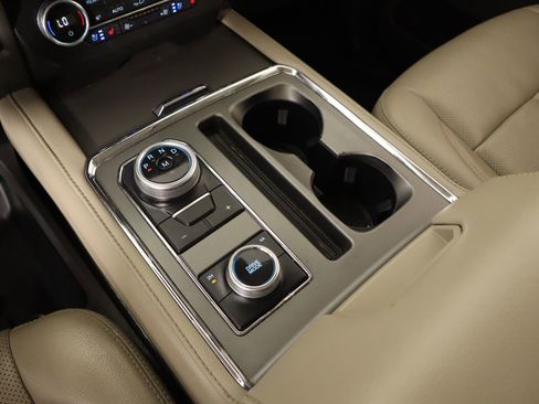 Used 2021 Ford Expedition Max XLT image 9