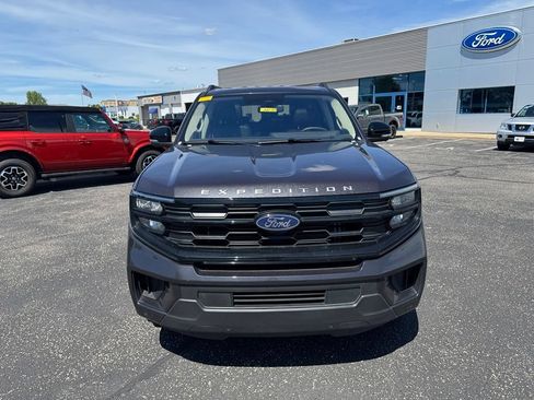 Certified 2025 Ford Expedition Active AWD/4WD image 8