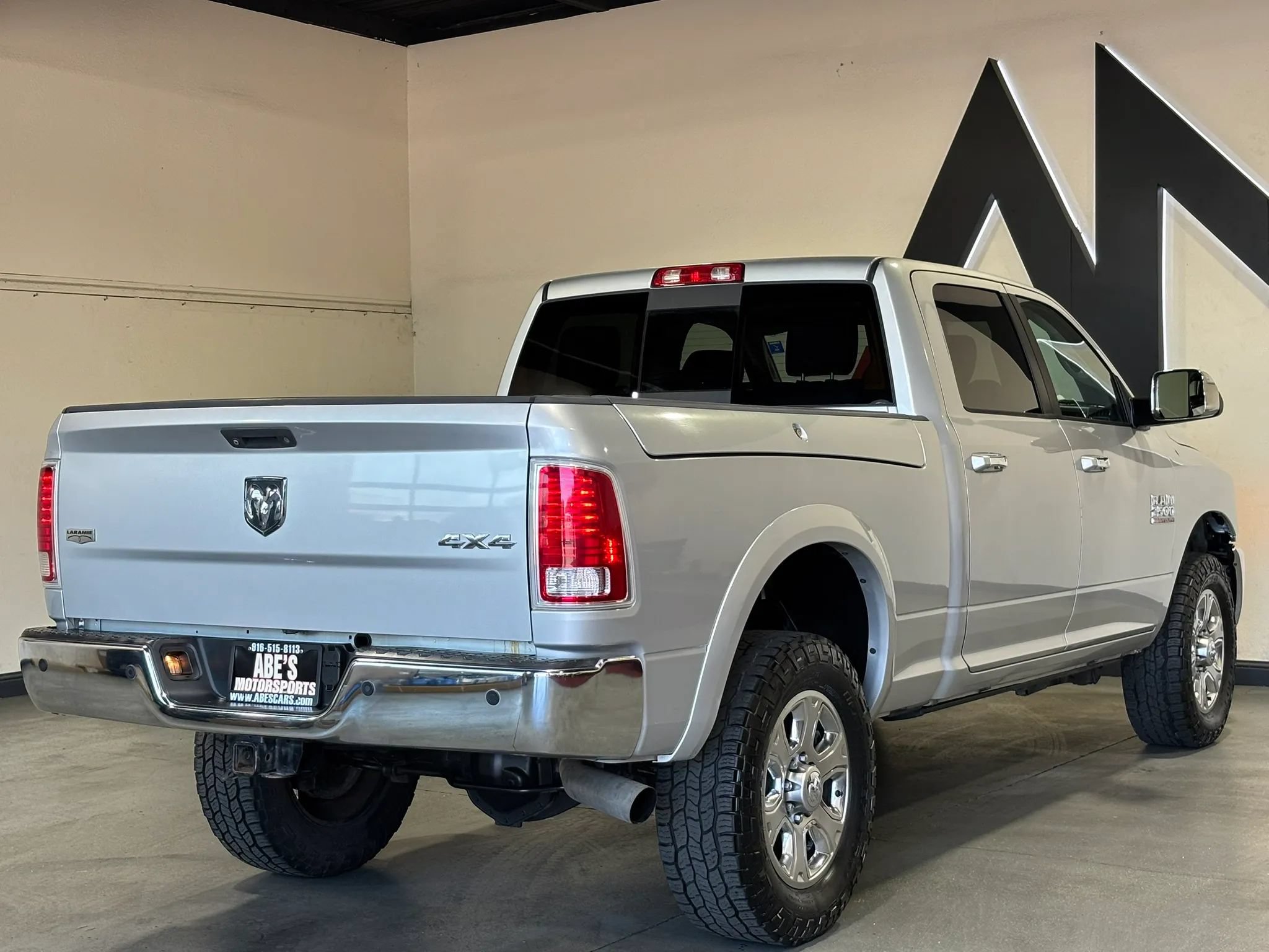 Used 2014 RAM 2500 Laramie w/ Convenience Group AWD/4WD image 4