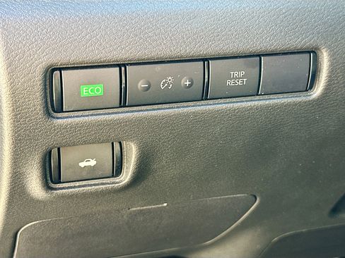 Used 2024 Nissan Sentra SV image 17