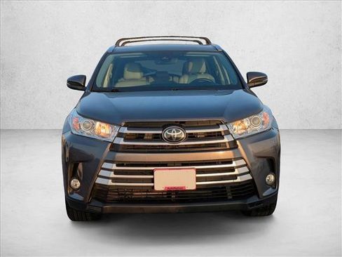 Certified 2018 Toyota Highlander XLE image 2