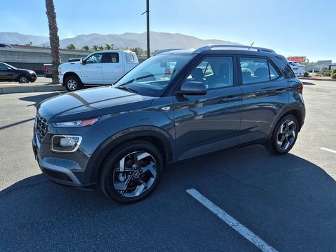 Used 2025 Hyundai Venue SEL image 3