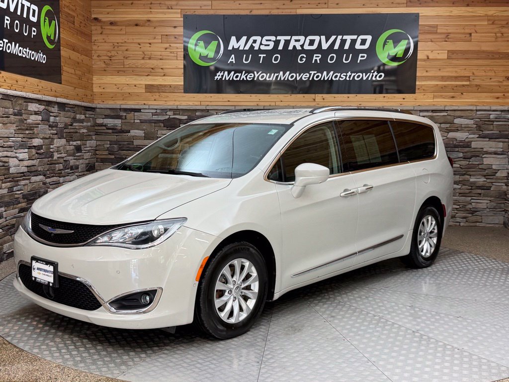 Used 2019 Chrysler Pacifica Touring-L w/ Advanced Safetytec Group FWD image 6