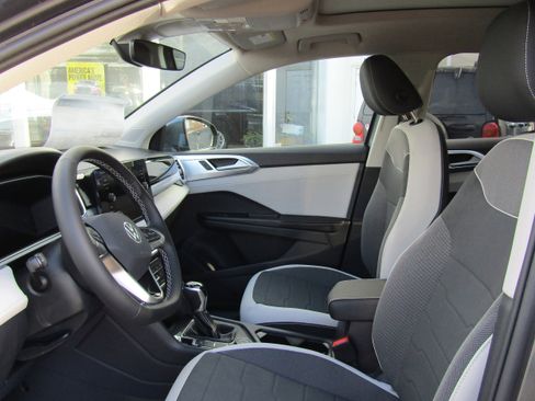 New 2026 Volkswagen Taos SE image 4