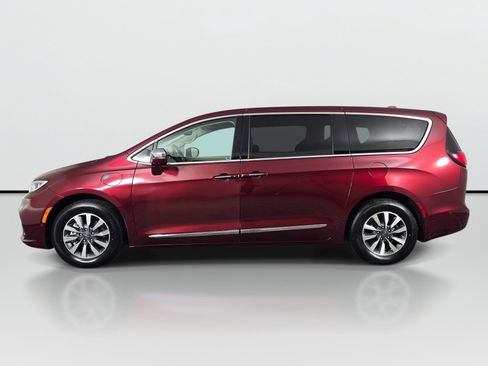 Used 2022 Chrysler Pacifica Limited w/ Uconnect Theater Family Group FWD image 8