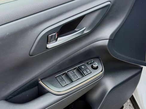 Used 2023 Toyota Crown Limited image 21