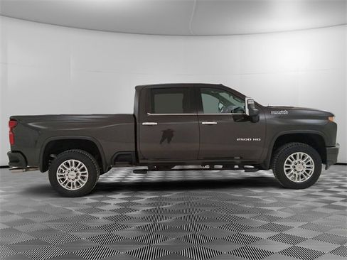 Used 2021 Chevrolet Silverado 2500 High Country w/ Safety Package II image 2