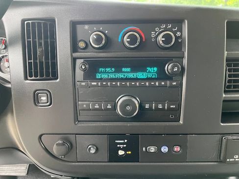 Used 2018 Chevrolet Express 2500 LT w/ LT Preferred Equipment Group RWD image 19