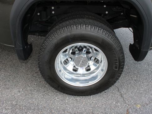 Used 2023 GMC Sierra 3500 SLT w/ SLT Convenience Package AWD/4WD image 11