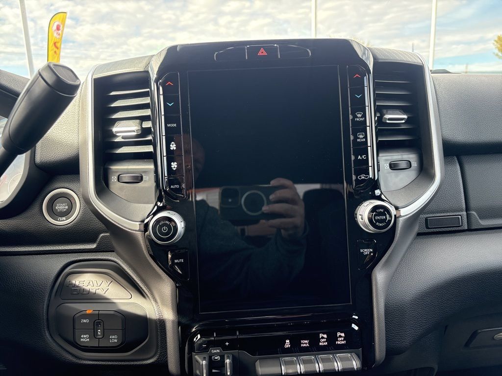 New 2026 RAM 3500 Big Horn AWD/4WD image 32