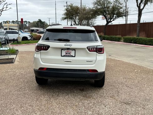 Used 2019 Jeep Compass Latitude w/ Popular Equipment Group image 9