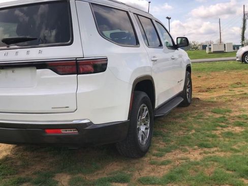Used 2022 Jeep Wagoneer Series I AWD/4WD image 7