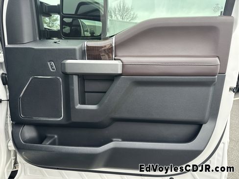 Used 2017 Ford F250 Platinum w/ Platinum Ultimate Package image 18