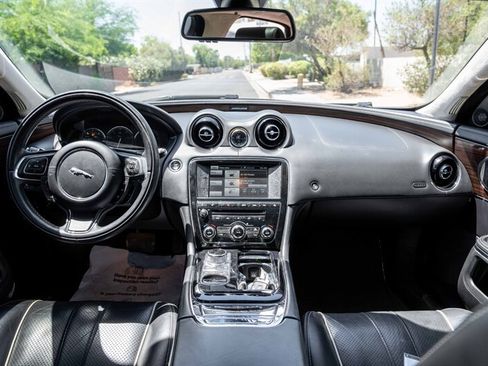 Used 2015 Jaguar XJ L Portfolio RWD image 18