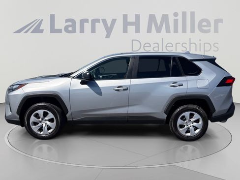 Used 2025 Toyota RAV4 LE AWD/4WD image 2