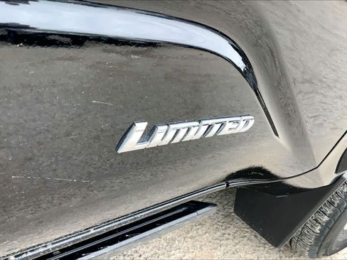 Used 2025 Toyota Tacoma Limited AWD/4WD image 10
