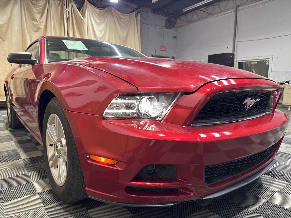 Used 2013 Ford Mustang Coupe RWD image 6