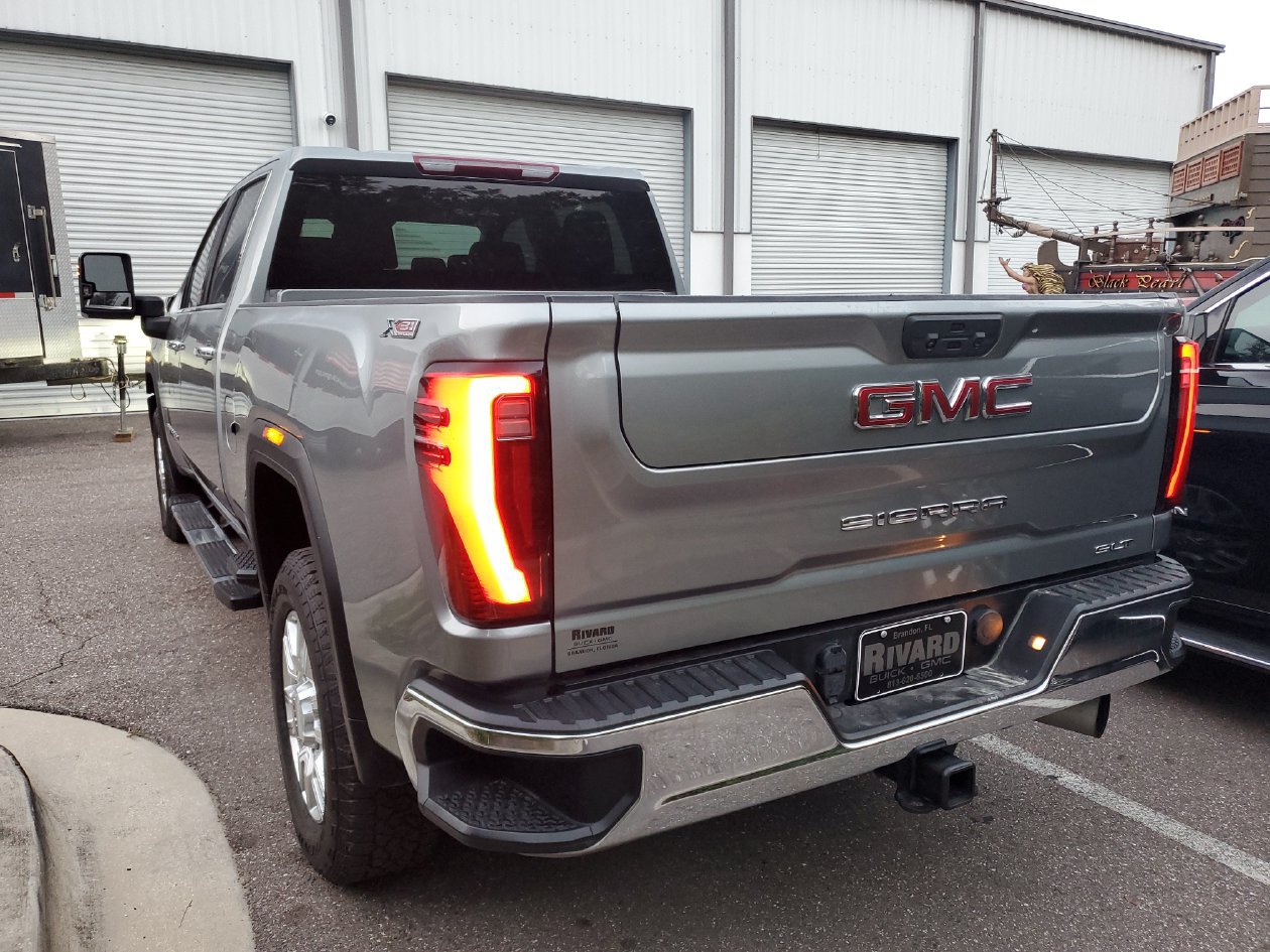 Used 2024 GMC Sierra 2500 SLT AWD/4WD image 3