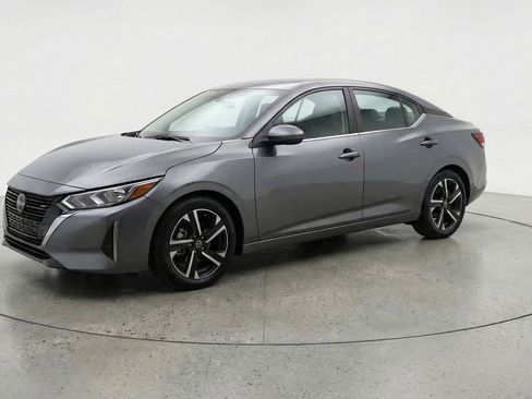 Used 2025 Nissan Sentra SV image 3