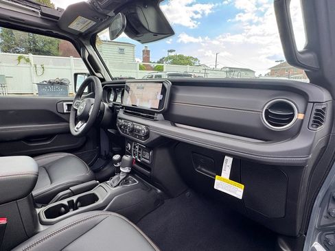 New 2026 Jeep Wrangler Unlimited Sahara AWD/4WD image 18