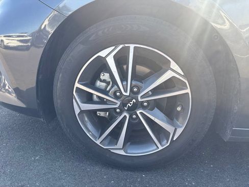 Used 2023 Kia Forte LXS w/ LXS Technology Package FWD image 11