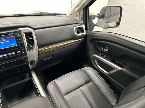 Used 2016 Nissan Titan SL AWD/4WD image 13