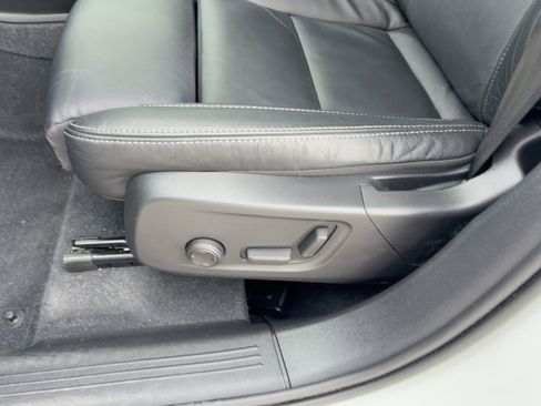 Certified 2023 Volvo XC40 B5 Plus w/ Protection Package Premier image 14