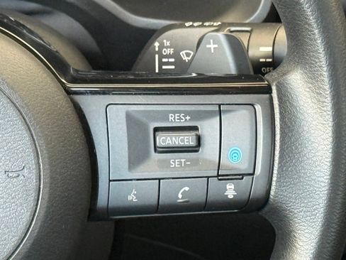 Used 2023 Nissan Rogue SV AWD/4WD image 32