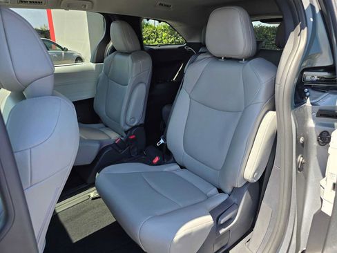 Certified 2026 Toyota Sienna XLE FWD image 18