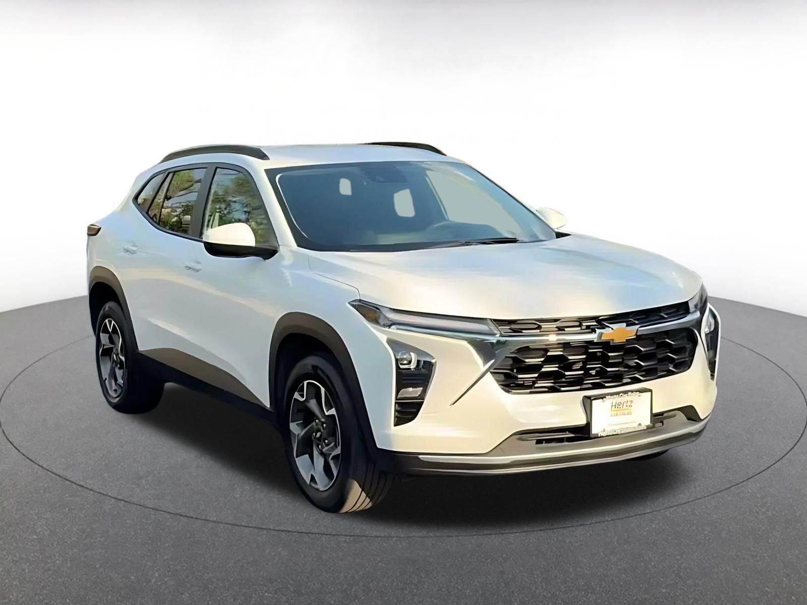 Used 2025 Chevrolet Trax LT FWD image 3