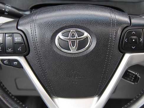 Used 2015 Toyota Sienna XLE Premium AWD/4WD image 25