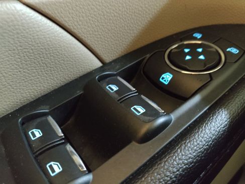 Used 2019 Ford Explorer XLT w/ Equipment Group 202A AWD/4WD image 27