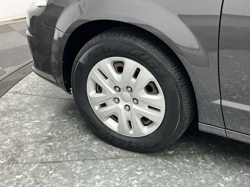 Used 2020 Dodge Grand Caravan SE w/ UConnect Hands-Free Group FWD image 23
