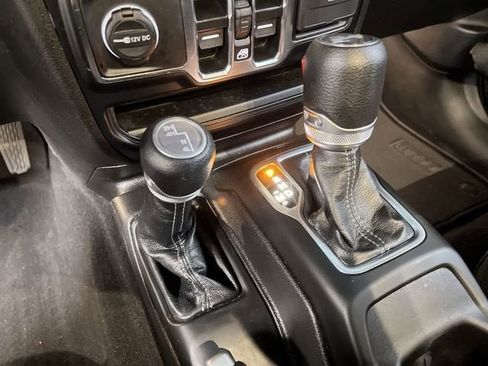 Used 2024 Jeep Wrangler Unlimited Sahara AWD/4WD image 15